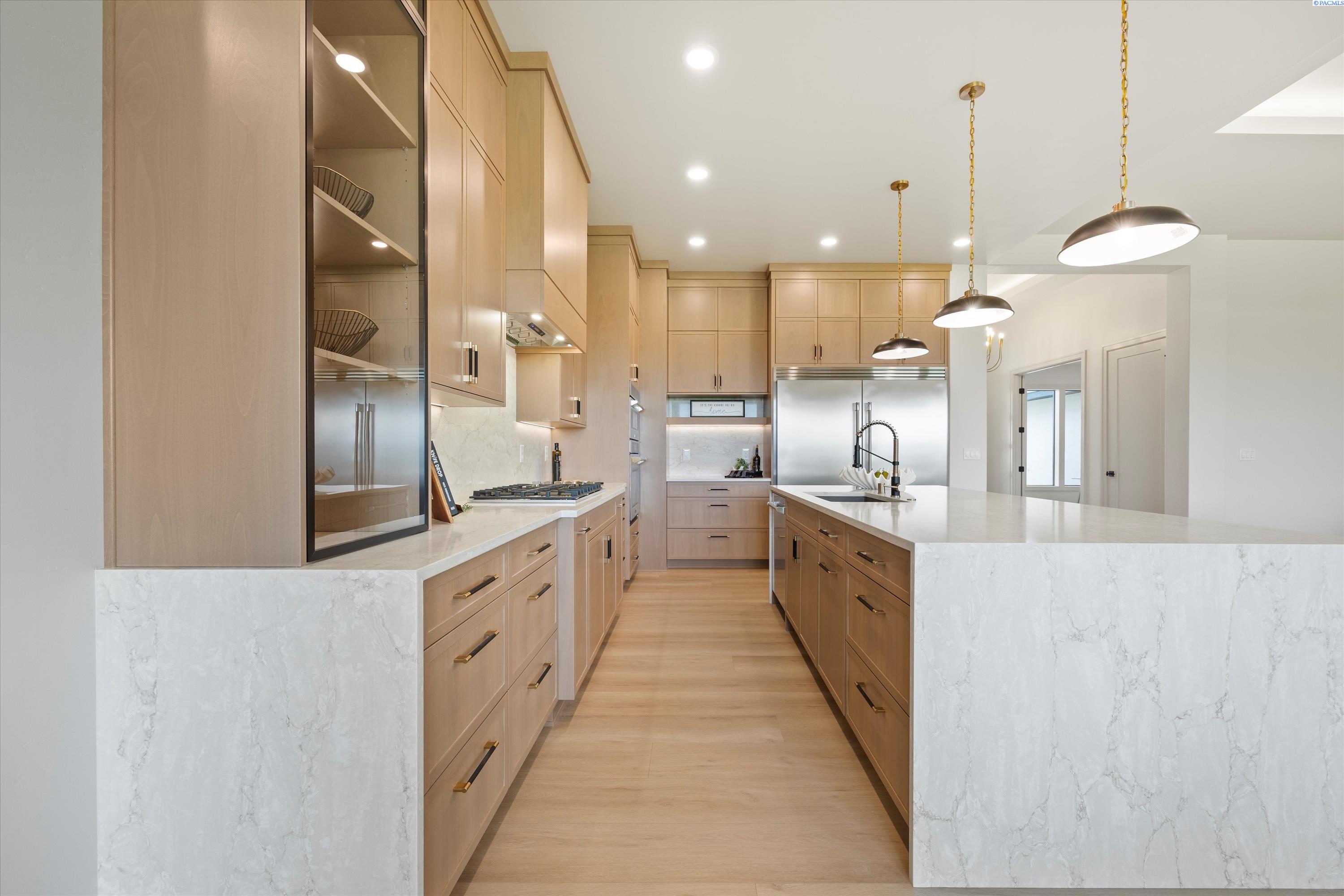 Kennewick, Washington, 99338, United States, 4 Bedrooms Bedrooms, ,4 BathroomsBathrooms,Residential,For Sale,1993366