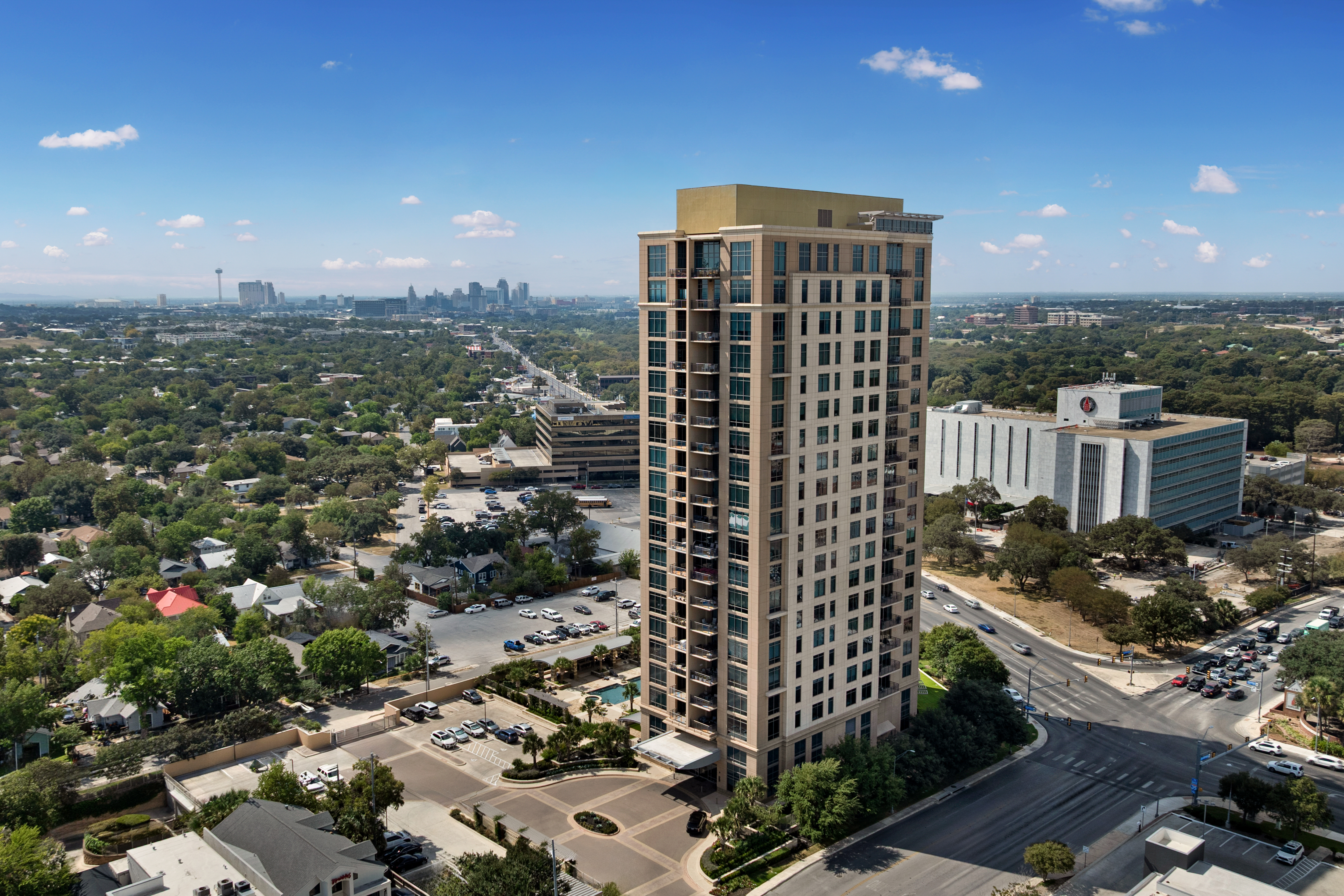  Sophisticated High-Rise Living - 物件實景