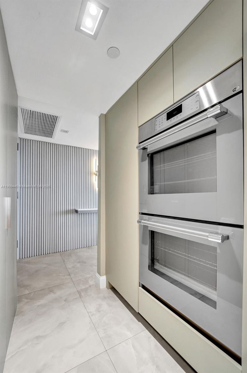 Aventura, Florida, 33180, United States, 4 Bedrooms Bedrooms, ,3 BathroomsBathrooms,Residential,For Sale,1989570