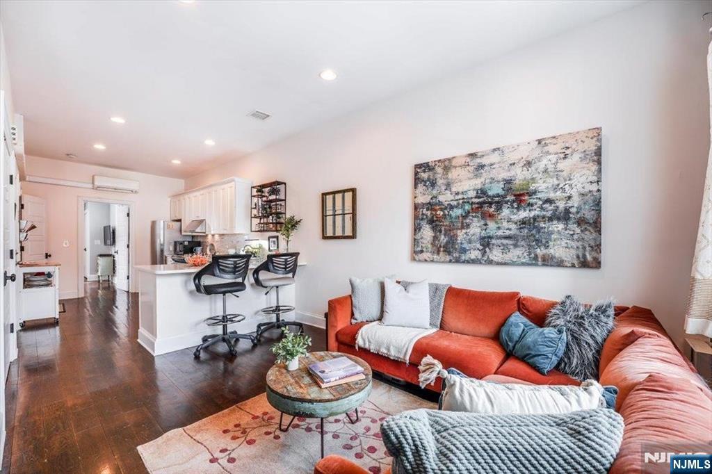 Jersey City, New Jersey, 07302, United States, 1 Bedroom Bedrooms, ,1 BathroomBathrooms,Residential,For Sale,1874019