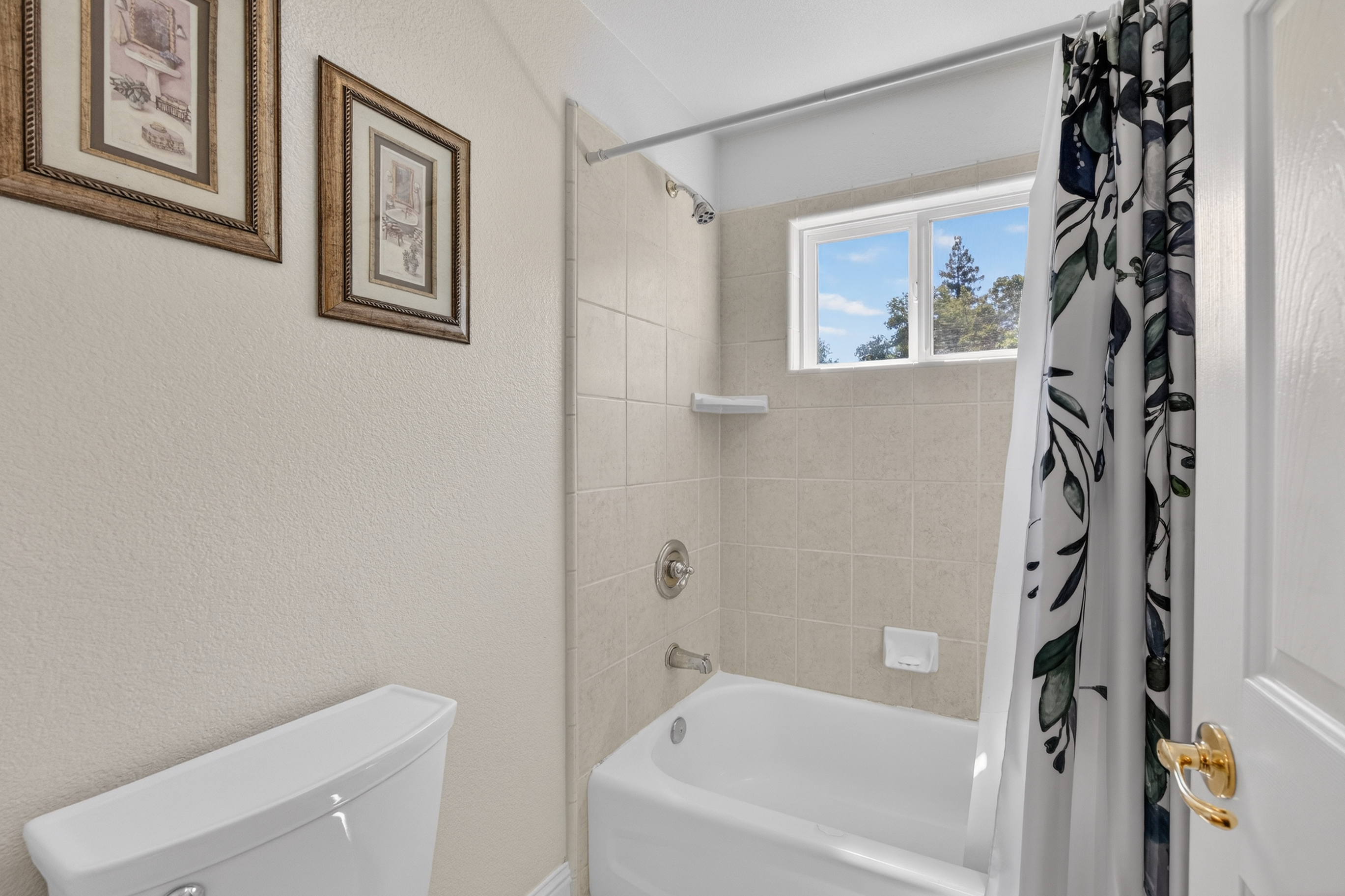  5500 Tierra Gardens Lane, Carmichael, CA 95608 - 物件實景