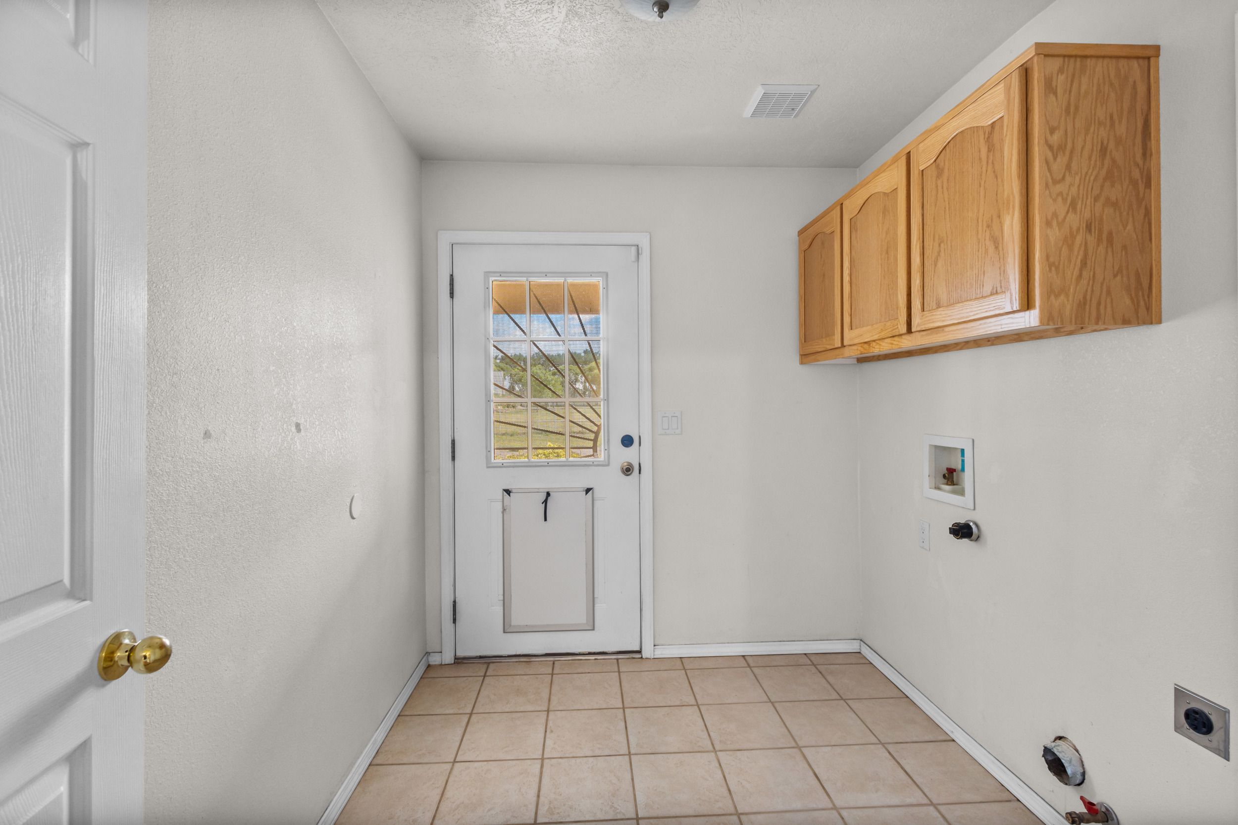 Belen, New Mexico, 87002, United States, 3 Bedrooms Bedrooms, ,2 BathroomsBathrooms,Residential,For Sale,1914205