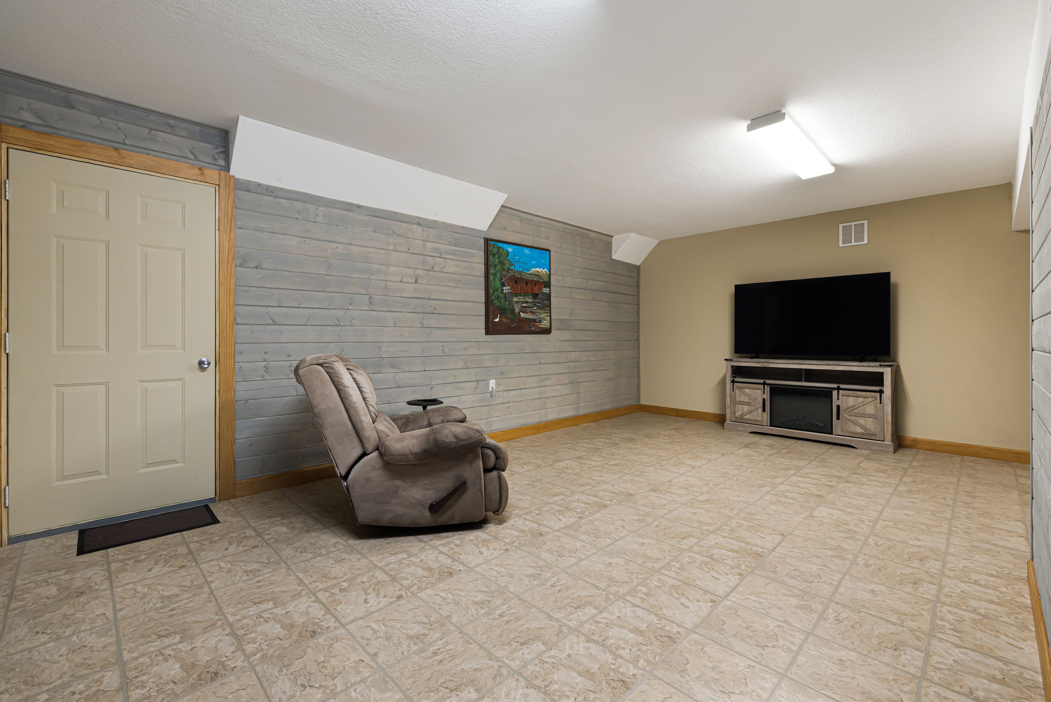 Burnsville, North Carolina, 28714, United States, 2 Bedrooms Bedrooms, ,Residential,For Sale,1931797