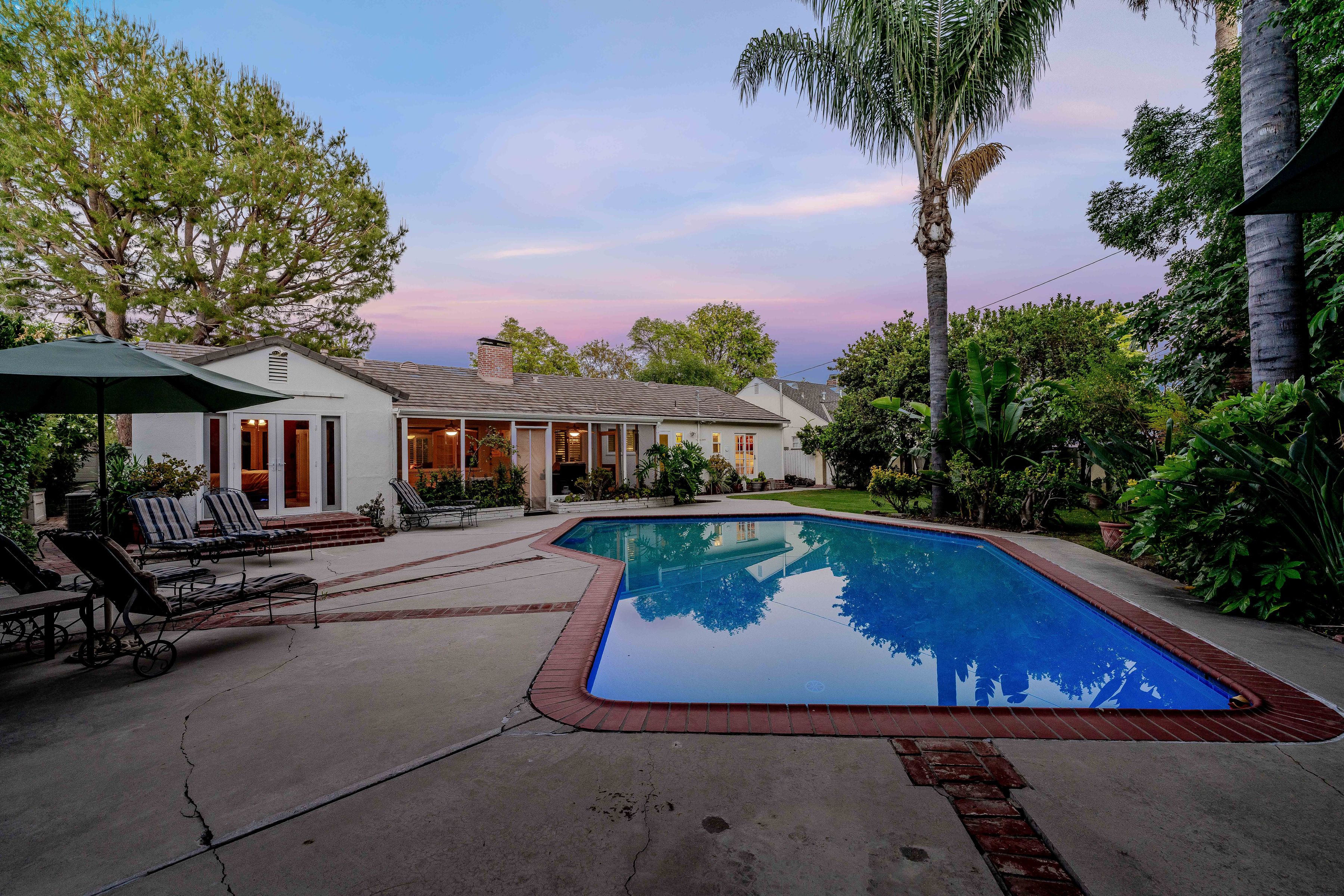  6843 Chisholm Avenue - 物件實景