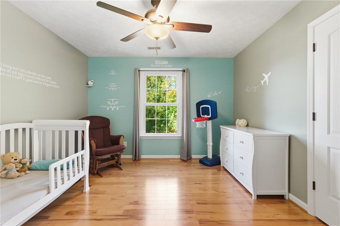 Yorktown, Virginia, 23693, United States, 6 Bedrooms Bedrooms, ,3 BathroomsBathrooms,Residential,For Sale,1987855