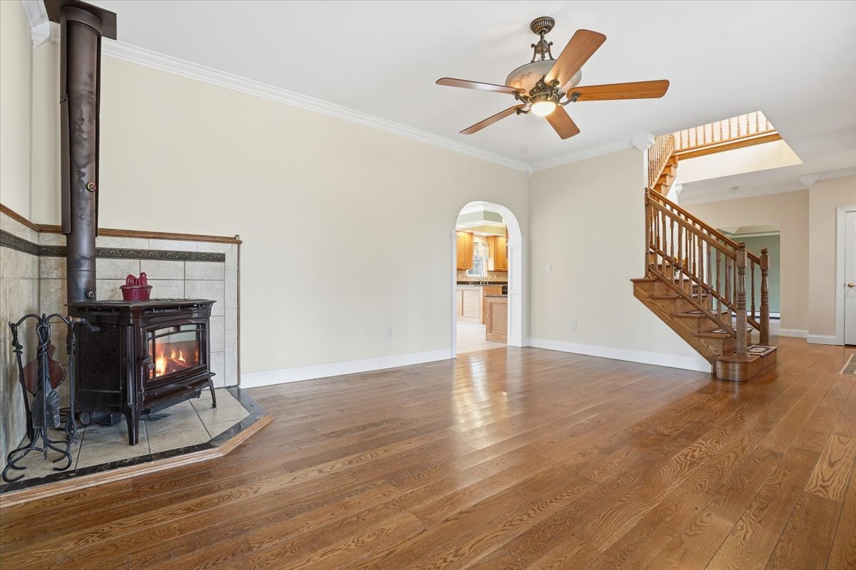 Milford, Pennsylvania, 18337, United States, 4 Bedrooms Bedrooms, ,3 BathroomsBathrooms,Residential,For Sale,2013781