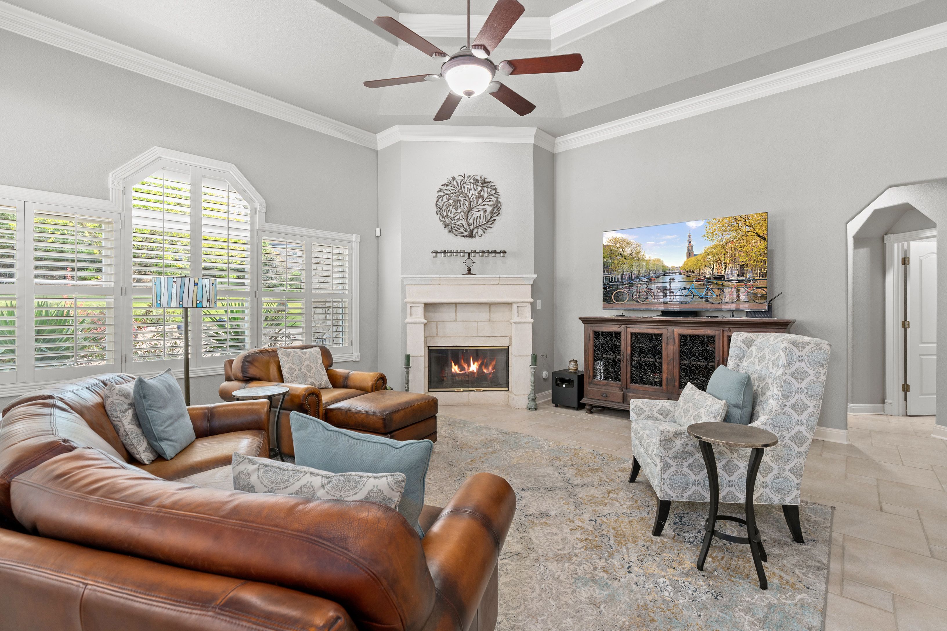  Spacious Estate with Poolside Views - 物件實景