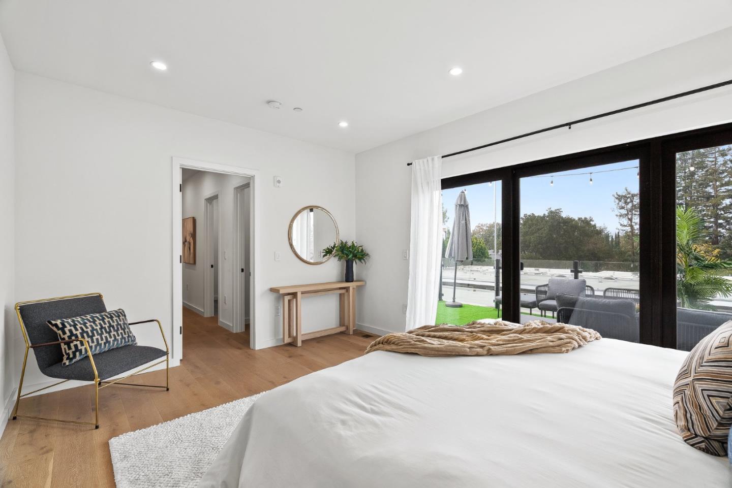 Redwood City, California, 94061, United States, 2 Bedrooms Bedrooms, ,3 BathroomsBathrooms,Residential,For Sale,2000792