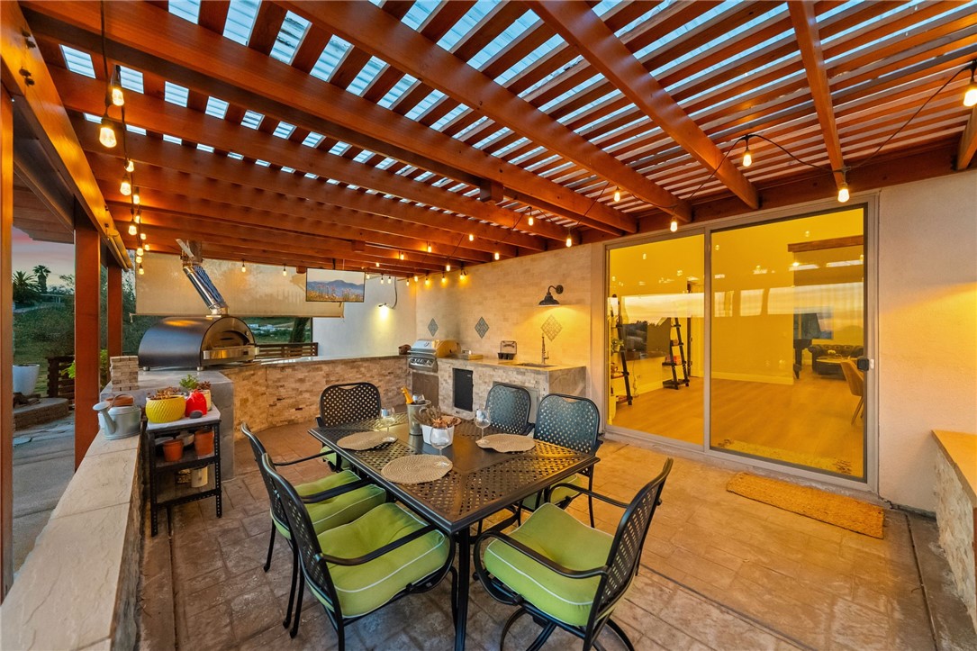 Temecula, California, 92592, United States, 5 Bedrooms Bedrooms, ,4 BathroomsBathrooms,Residential,For Sale,2021827