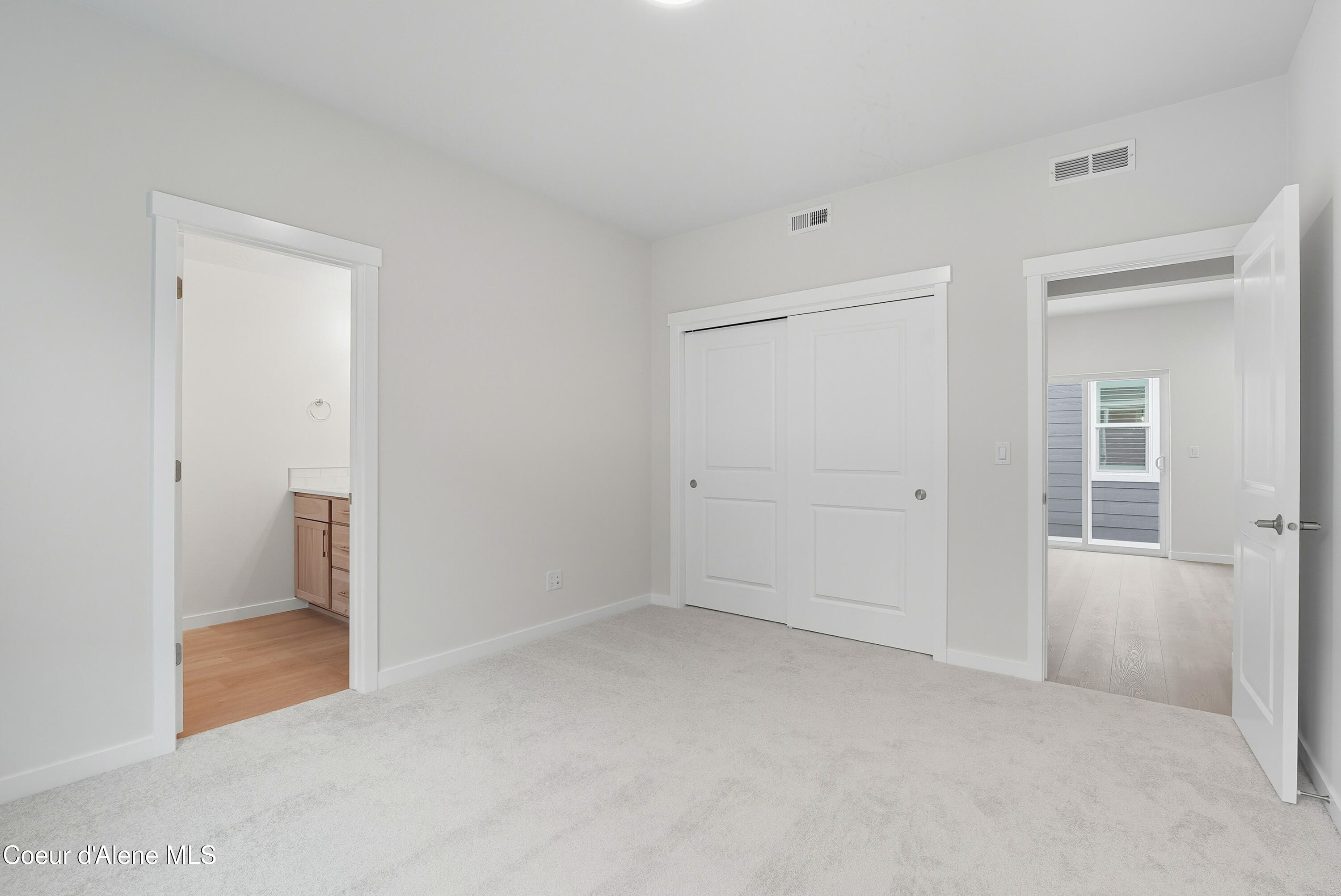 Coeur D'alene, Idaho, 83815, United States, 3 Bedrooms Bedrooms, ,Residential,For Sale,1957513