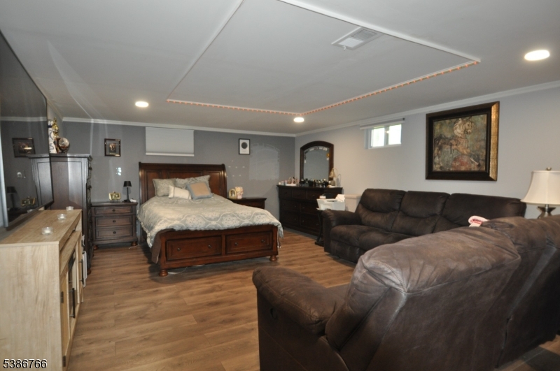 Burlington, Springfield Township`, New Jersey, 07081, United States, 4 Bedrooms Bedrooms, ,3 BathroomsBathrooms,Residential,For Sale,1979460