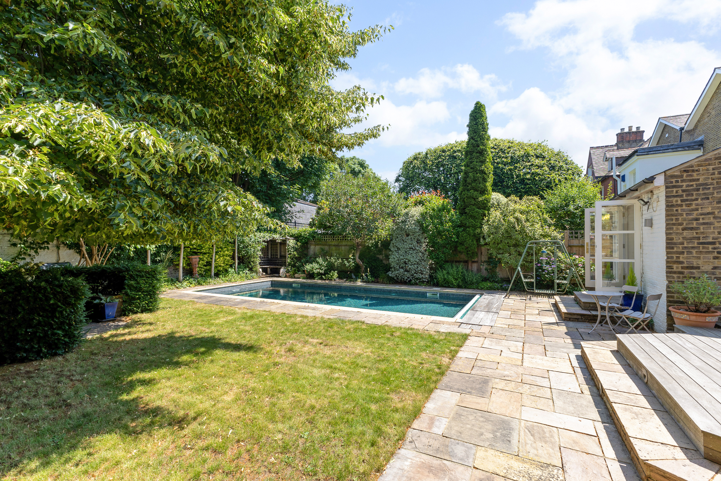  A Detached Victorian Family House with a Swimming Pool in Wimbledon Village - 物件實景