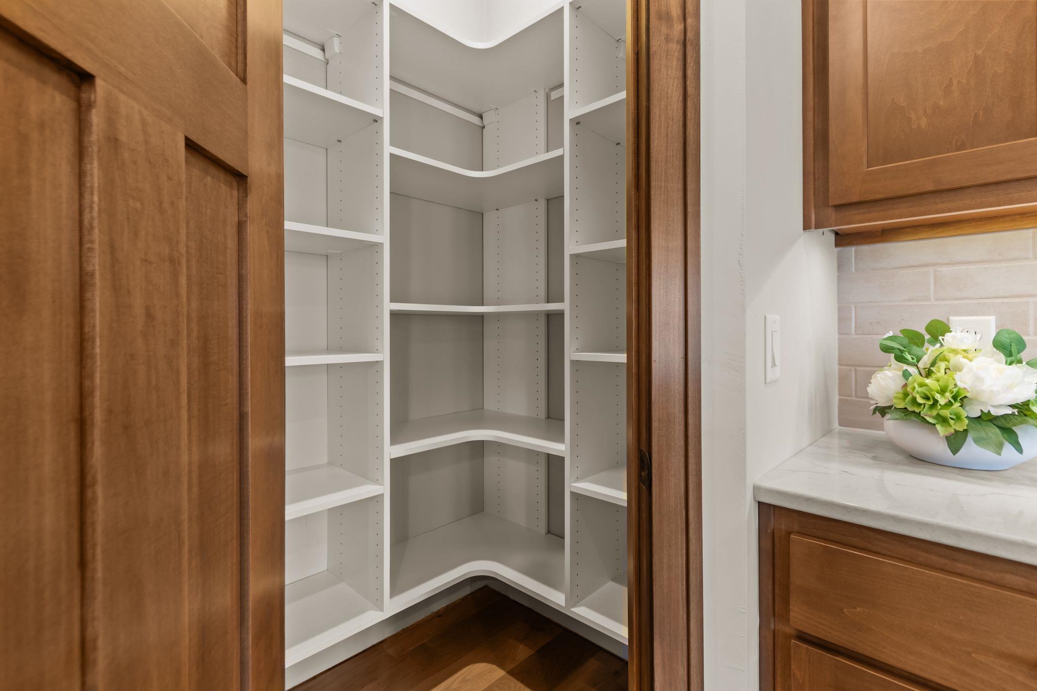 Neenah, Wisconsin, 54956, United States, 2 Bedrooms Bedrooms, ,2 BathroomsBathrooms,Residential,For Sale,2029960