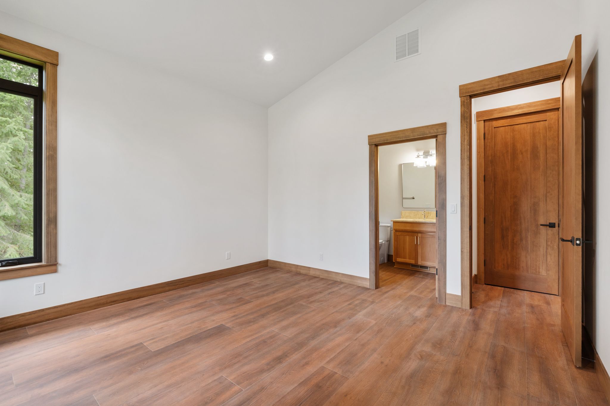 Sandpoint, Idaho, 83864, United States, 3 Bedrooms Bedrooms, ,3 BathroomsBathrooms,Residential,For Sale,1981039