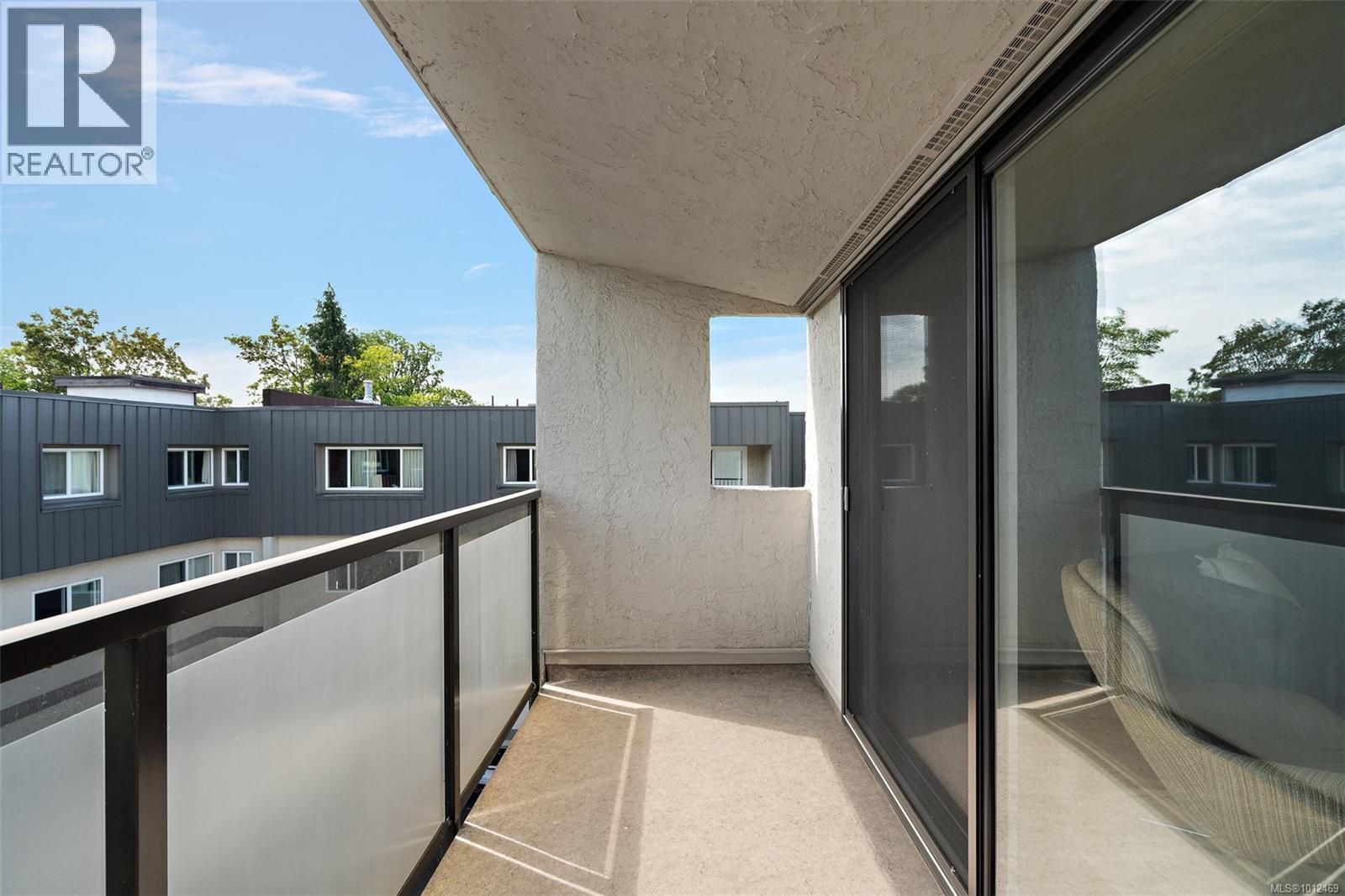 VICTORIA, British Columbia, V8V 2X5, CA, 2 Bedrooms Bedrooms, ,1 BathroomBathrooms,Residential,For Sale,1950619