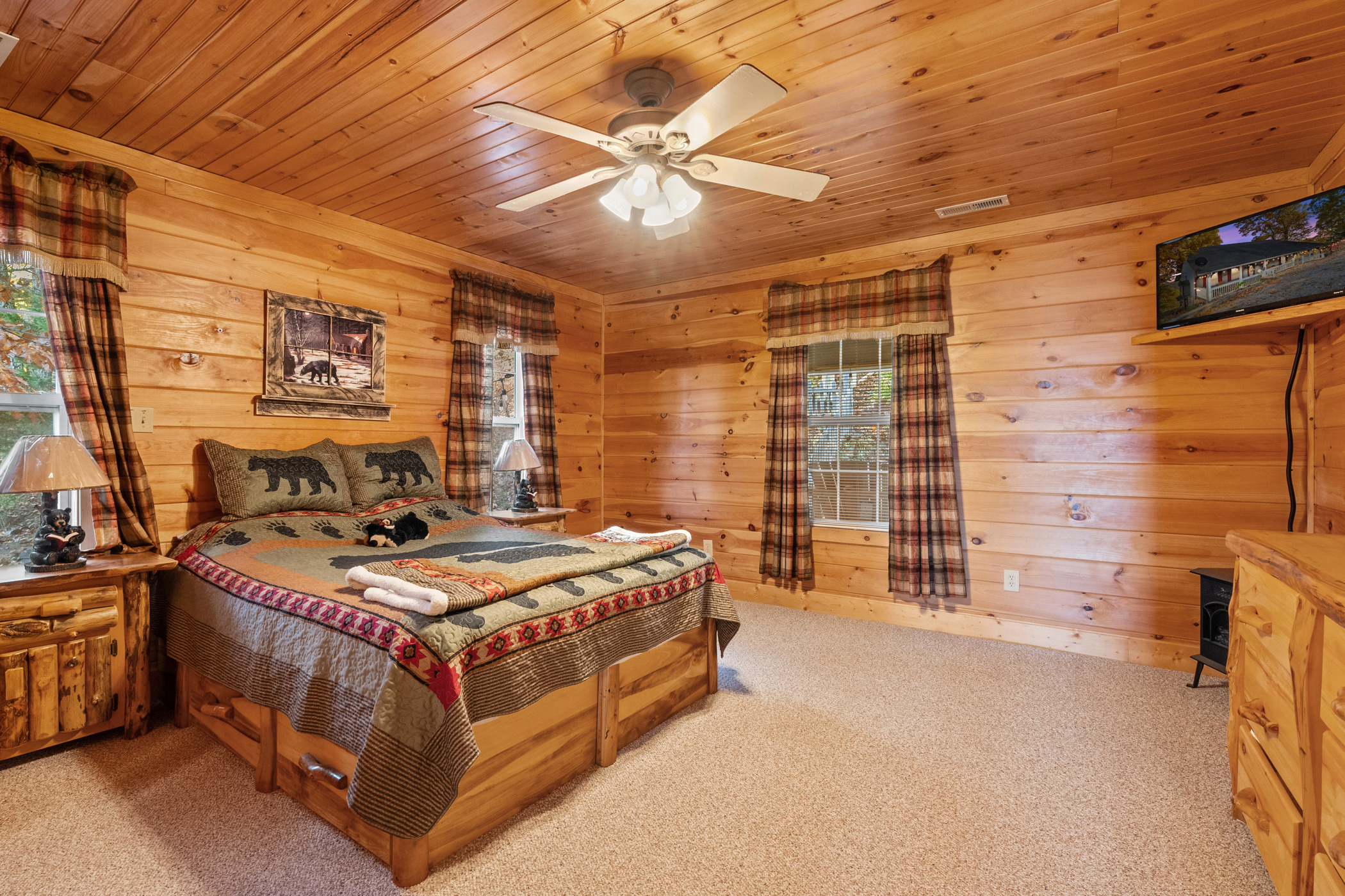 Sevierville, Tennessee, 37876, United States, 2 Bedrooms Bedrooms, ,4 BathroomsBathrooms,Residential,For Sale,1988602