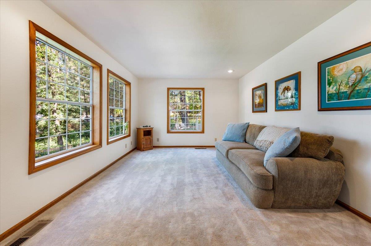 Grass Valley, California, 95949, United States, 3 Bedrooms Bedrooms, ,3 BathroomsBathrooms,Residential,For Sale,1958208