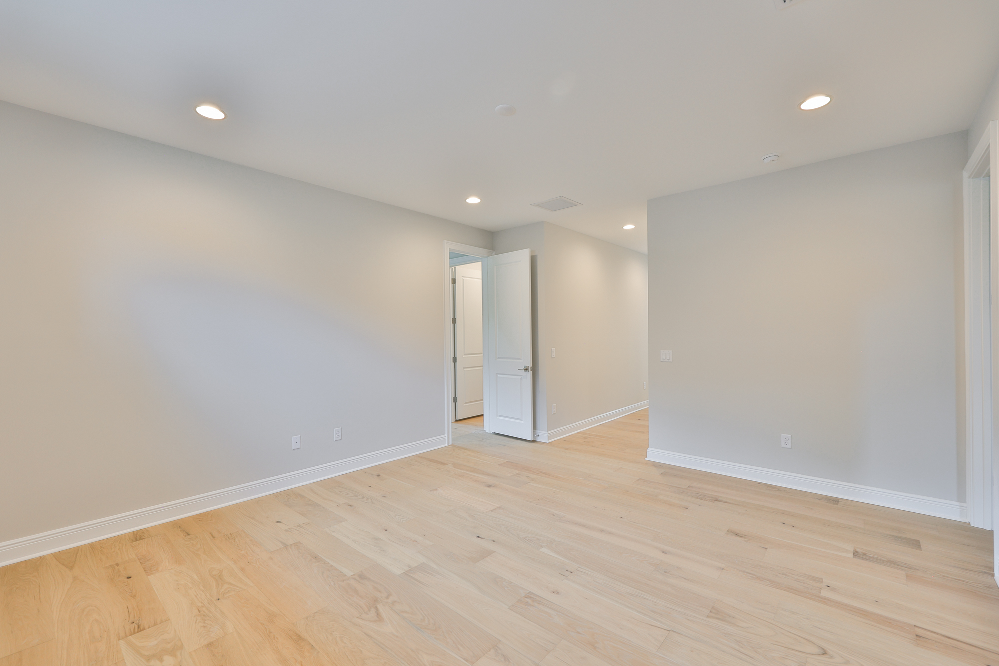 Tampa, Florida, 33609, United States, 4 Bedrooms Bedrooms, ,5 BathroomsBathrooms,Residential,For Sale,1792306