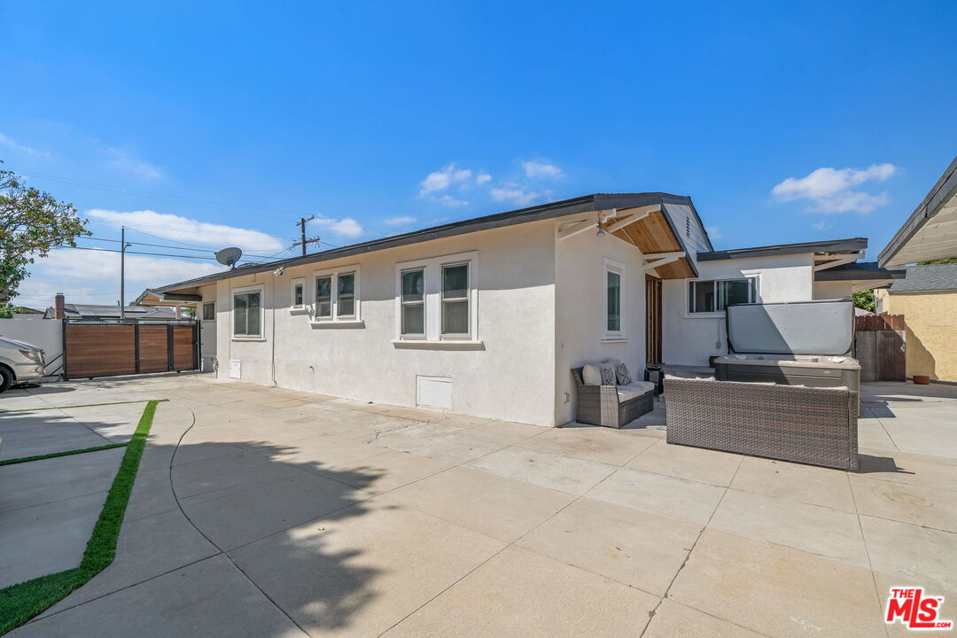 Inglewood, California, 90301, United States, 4 Bedrooms Bedrooms, ,3 BathroomsBathrooms,Residential,For Sale,1993545