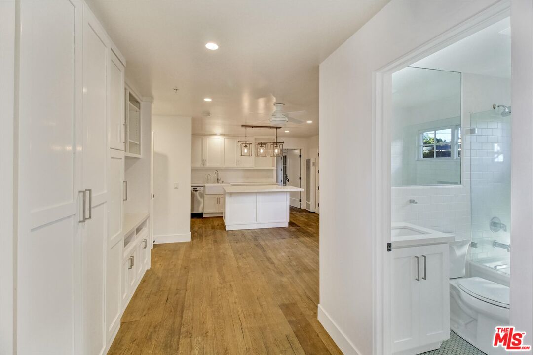 Venice, California, 90291, United States, 7 Bedrooms Bedrooms, ,Residential,For Sale,1700344