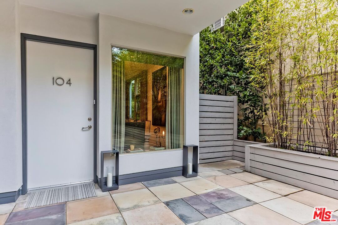 West Hollywood, California, 90069, United States, 2 Bedrooms Bedrooms, ,2 BathroomsBathrooms,Residential,For Sale,1760061