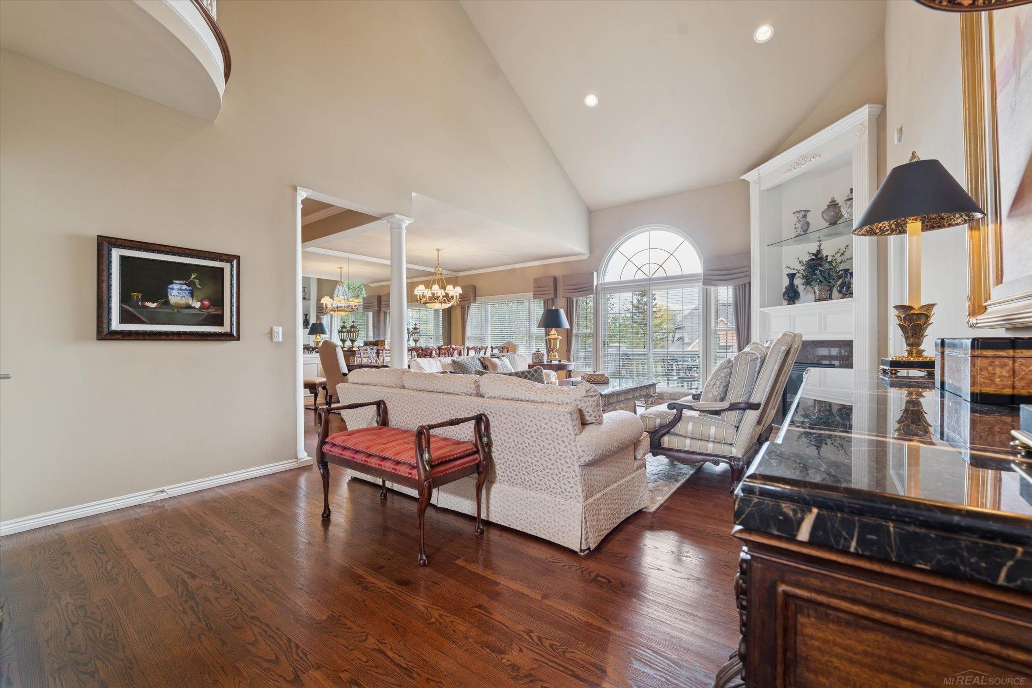 Oakland Twp, Michigan, 48306, United States, 2 Bedrooms Bedrooms, ,4 BathroomsBathrooms,Residential,For Sale,1984320