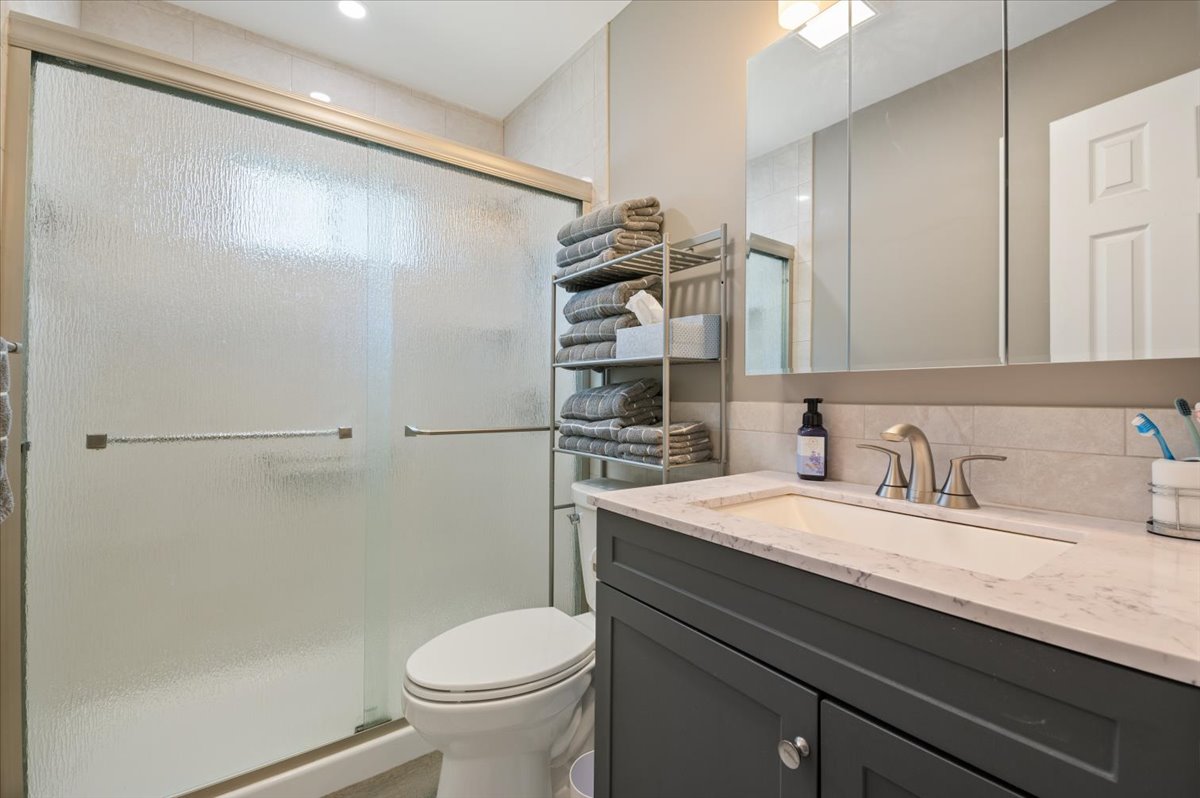 Levittown, New York, 11756, United States, 5 Bedrooms Bedrooms, ,2 BathroomsBathrooms,Residential,For Sale,1920496
