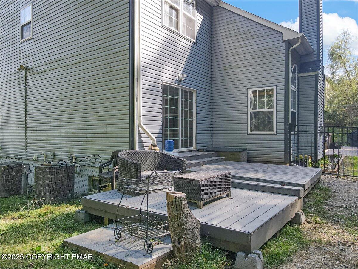 East Stroudsburg, Pennsylvania, 18302, United States, 5 Bedrooms Bedrooms, ,4 BathroomsBathrooms,Residential,For Sale,1980579