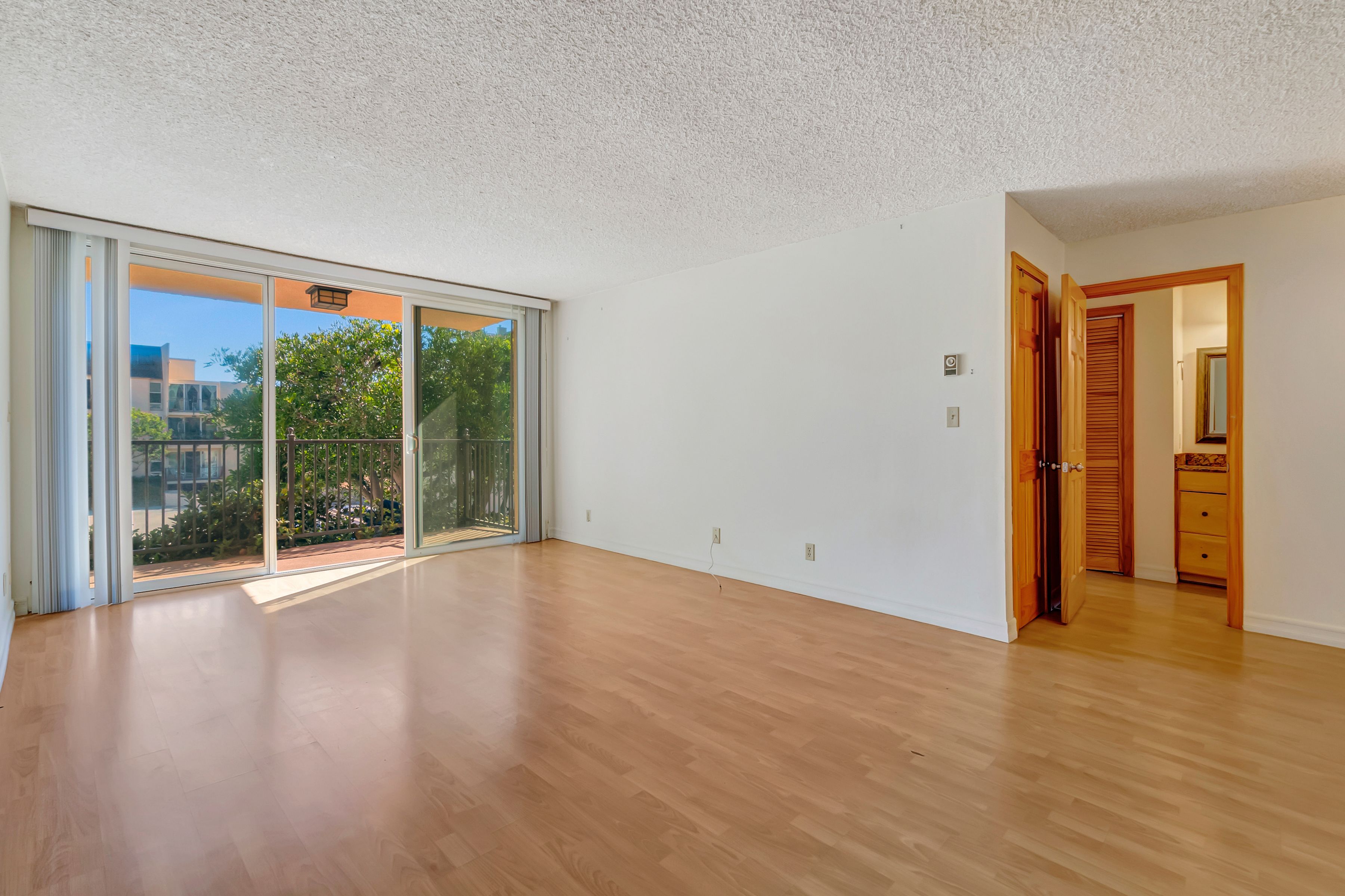  23901 Civic Center Way - 物件實景