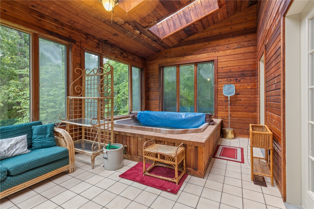 Harrison, Arkansas, 72601, United States, 7 Bedrooms Bedrooms, ,5 BathroomsBathrooms,Residential,For Sale,1850166