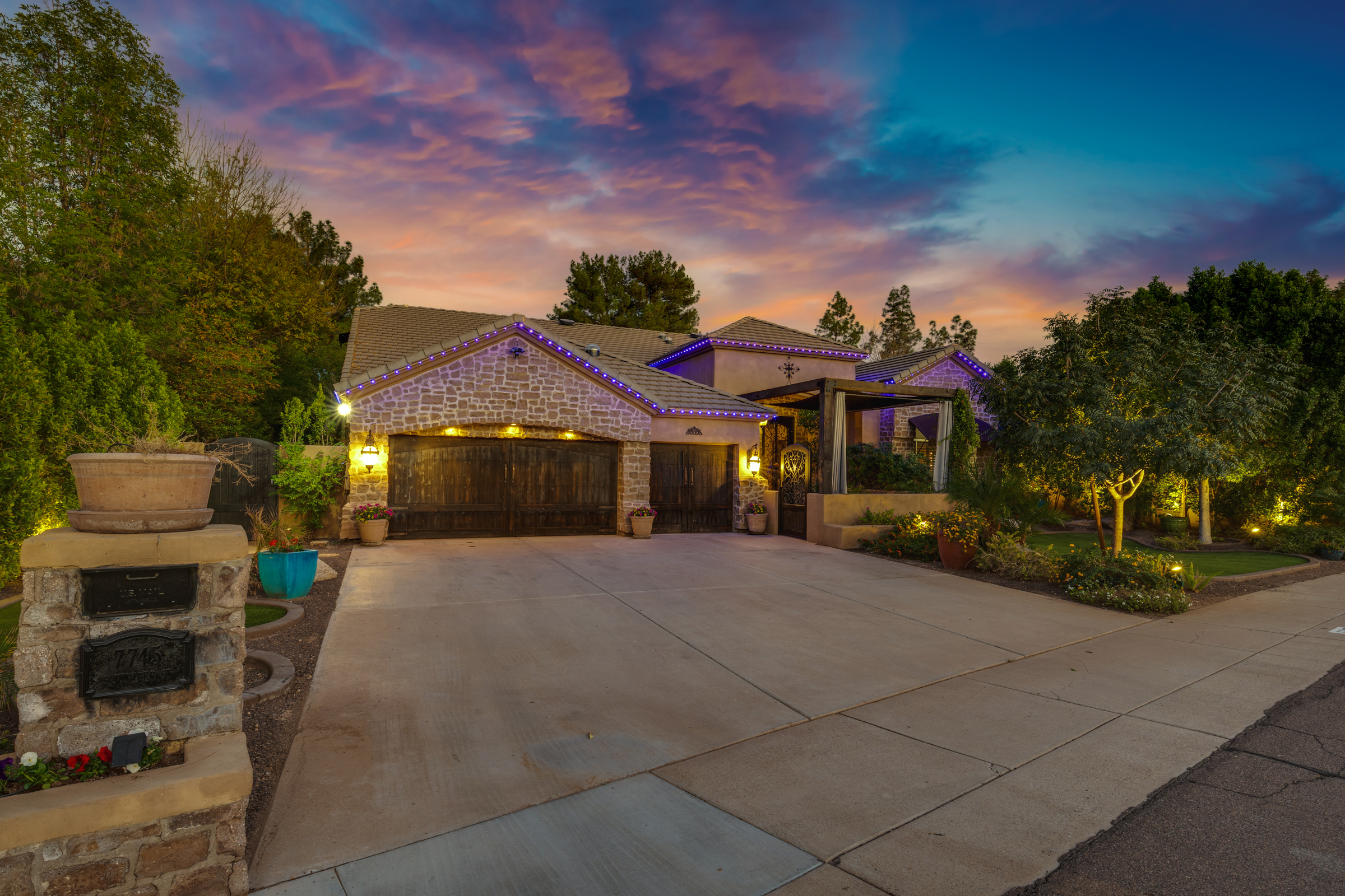 Tempe, Arizona, 85284, United States, 5 Bedrooms Bedrooms, ,3 BathroomsBathrooms,Residential,For Sale,1989924