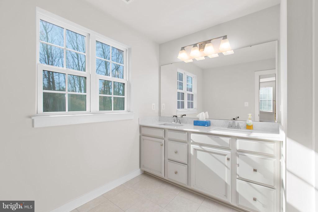 Fredericksburg, Virginia, 22401, United States, 4 Bedrooms Bedrooms, ,4 BathroomsBathrooms,Residential,For Sale,1999517