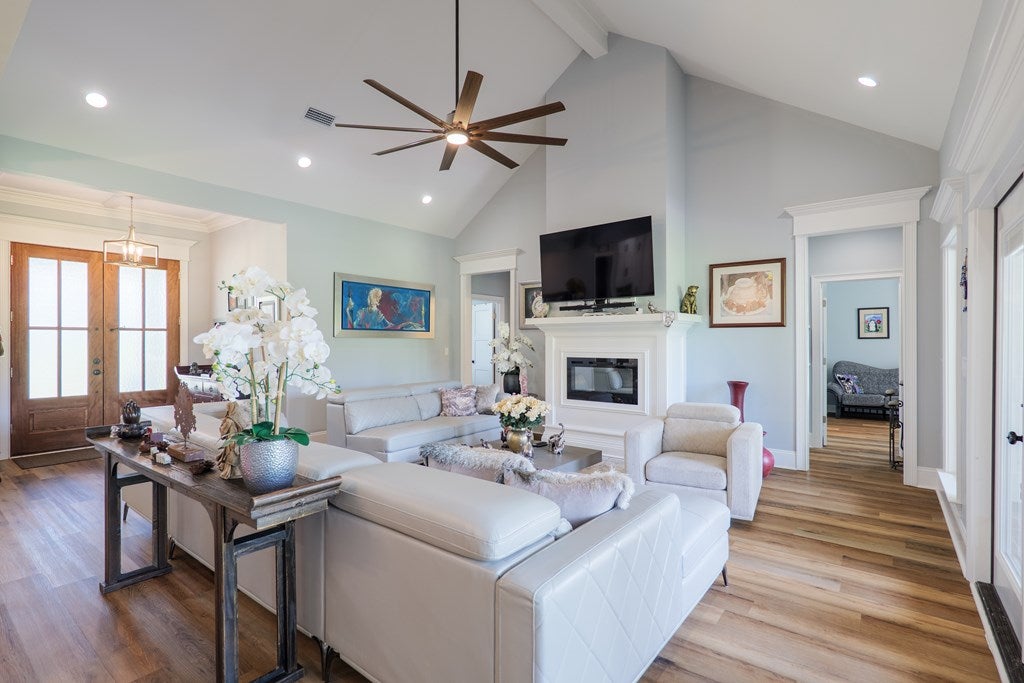 Valdosta, Georgia, 31601, United States, 4 Bedrooms Bedrooms, ,5 BathroomsBathrooms,Residential,For Sale,1991156