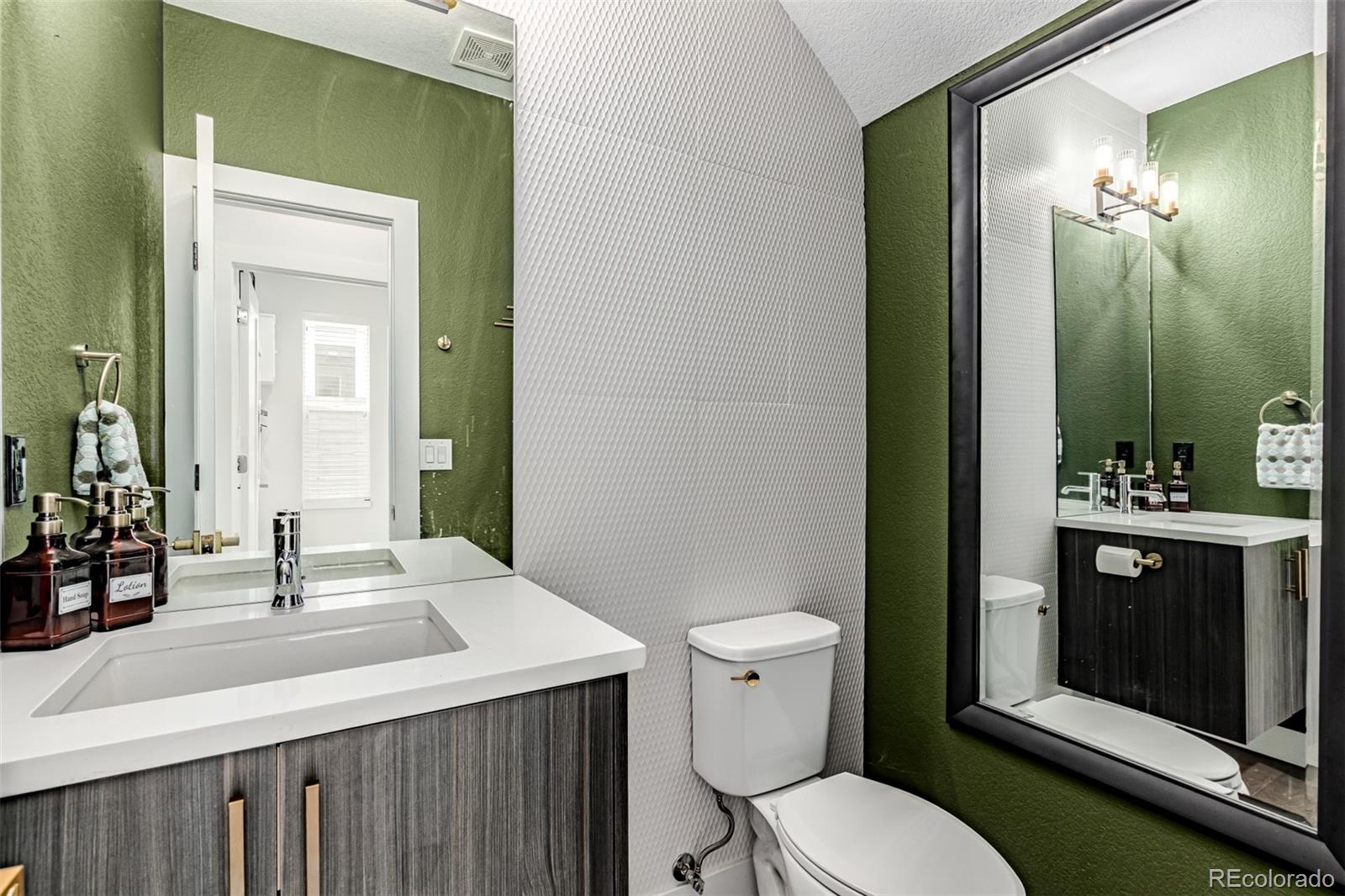 Denver, Colorado, 80204, United States, 3 Bedrooms Bedrooms, ,1 BathroomBathrooms,Residential,For Sale,1990930