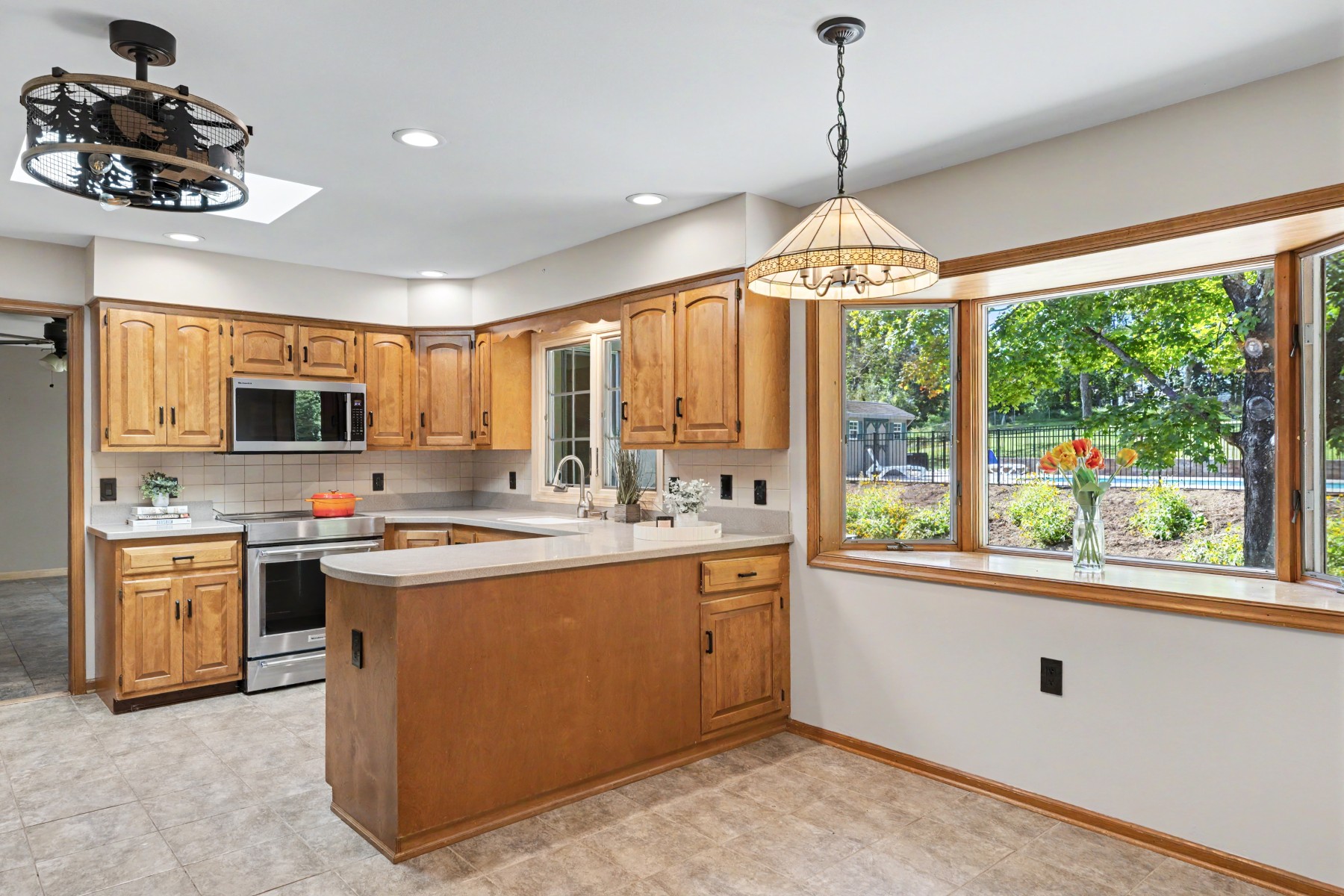  Thoughtfully Improved Ranch Home Tucked Away on 6.3 Private Acres - 物件實景