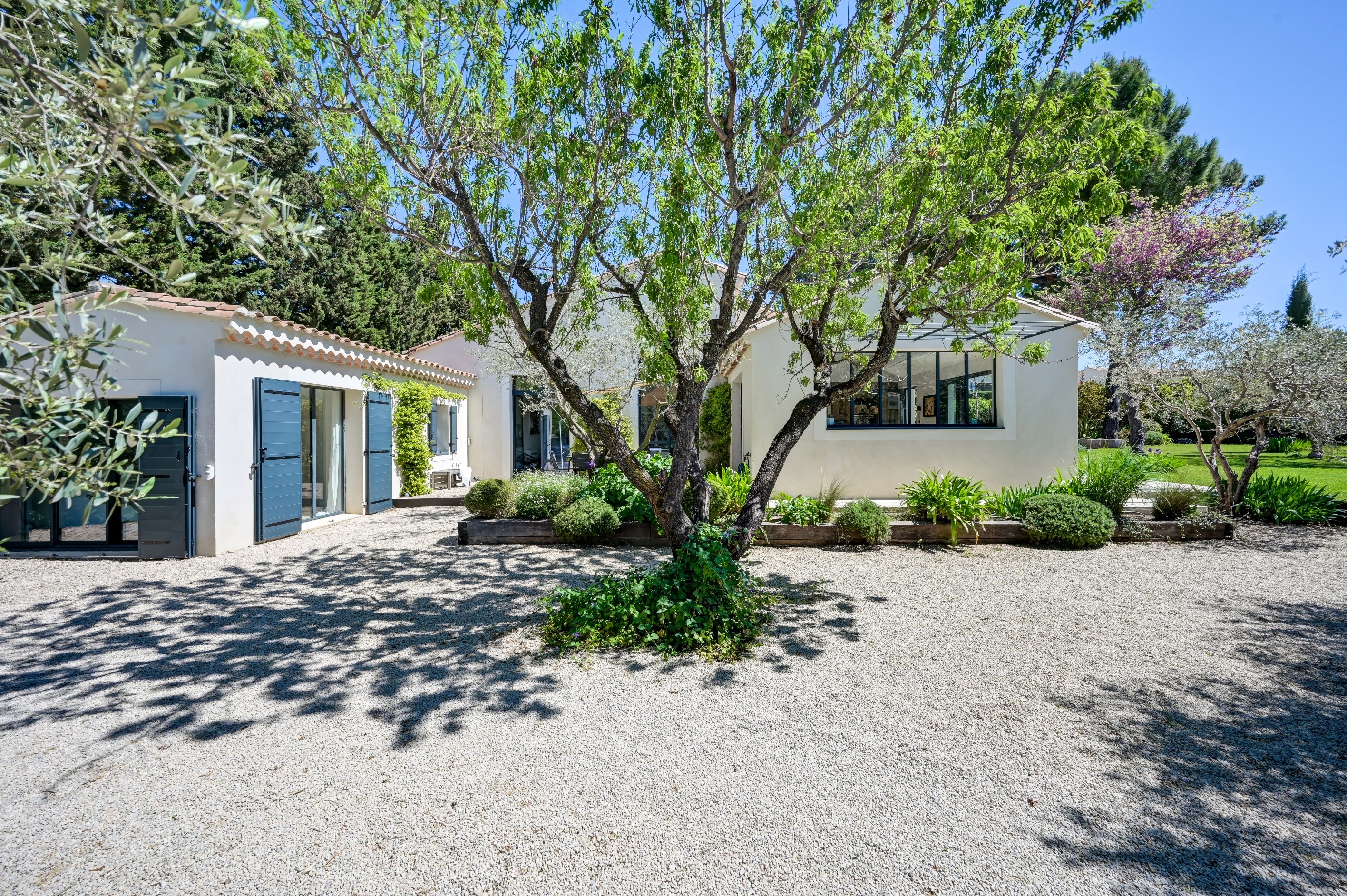  Exclusive. Rare in Eygalières, beautiful renovated house in the village center … - 物件實景