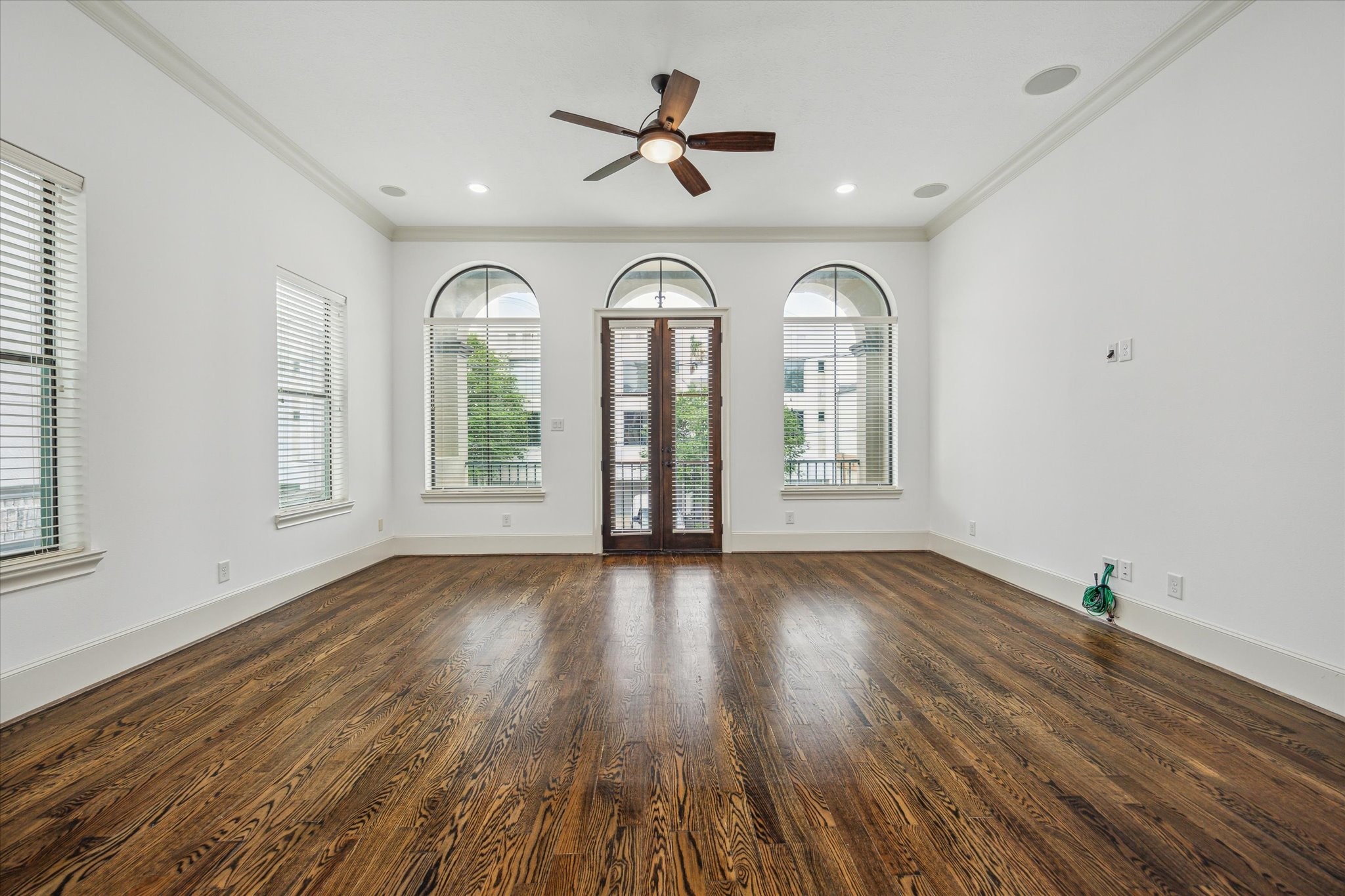  5411 Gibson Street - 物件實景