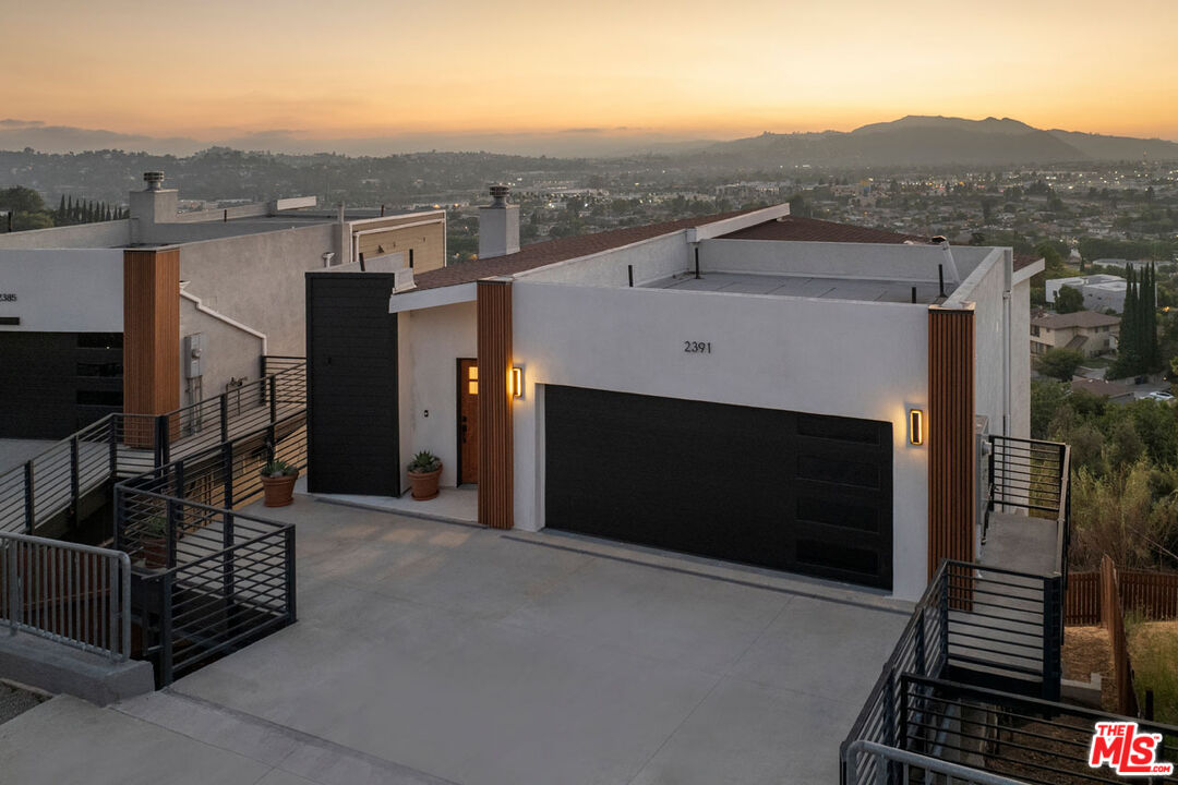 Los Angeles, California, 90065, United States, 3 Bedrooms Bedrooms, ,3 BathroomsBathrooms,Residential,For Sale,1925113