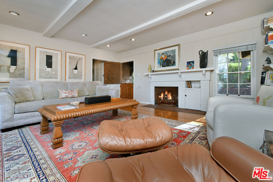 Sherman Oaks, California, 91403, United States, 3 Bedrooms Bedrooms, ,3 BathroomsBathrooms,Residential,For Sale,1989375