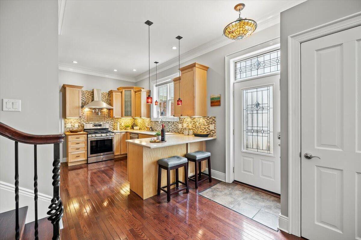 Columbus, Ohio, 43206, United States, 3 Bedrooms Bedrooms, ,4 BathroomsBathrooms,Residential,For Sale,1979603