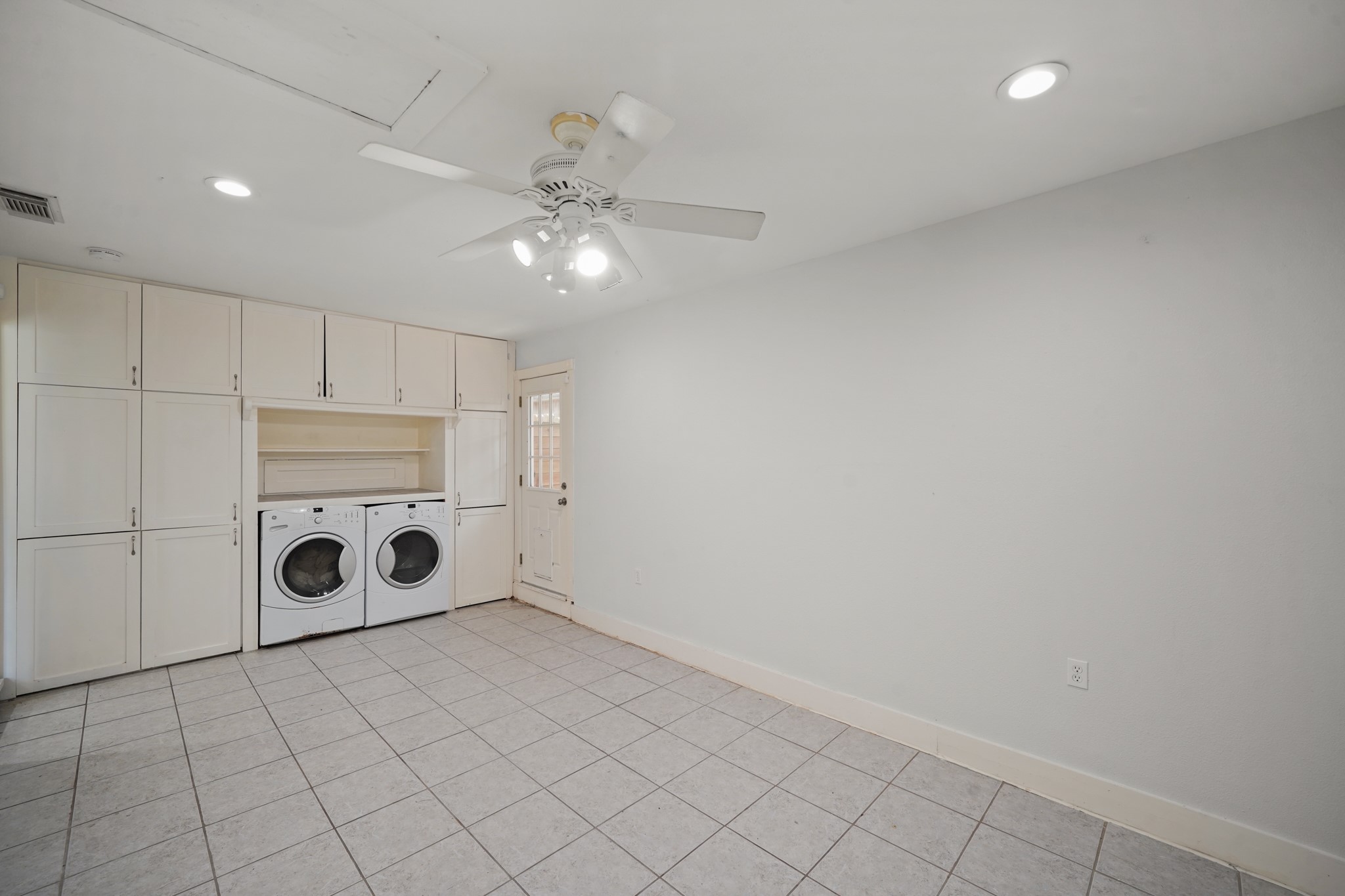 Bellaire, Texas, 77401, United States, 3 Bedrooms Bedrooms, ,2 BathroomsBathrooms,Residential,For Sale,1942222