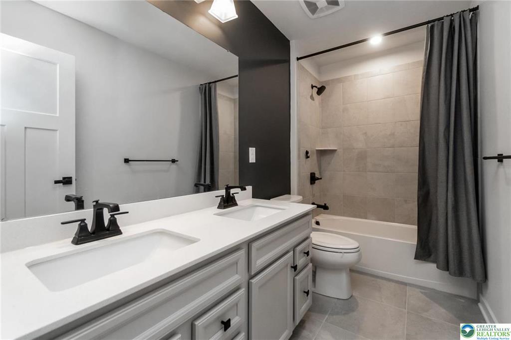 Catasauqua, Pennsylvania, 18032, United States, 5 Bedrooms Bedrooms, ,5 BathroomsBathrooms,Residential,For Sale,2008861