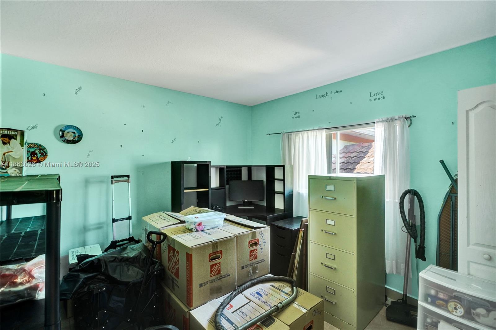 Miami, Florida, 33187, United States, 4 Bedrooms Bedrooms, ,3 BathroomsBathrooms,Residential,For Sale,1926349