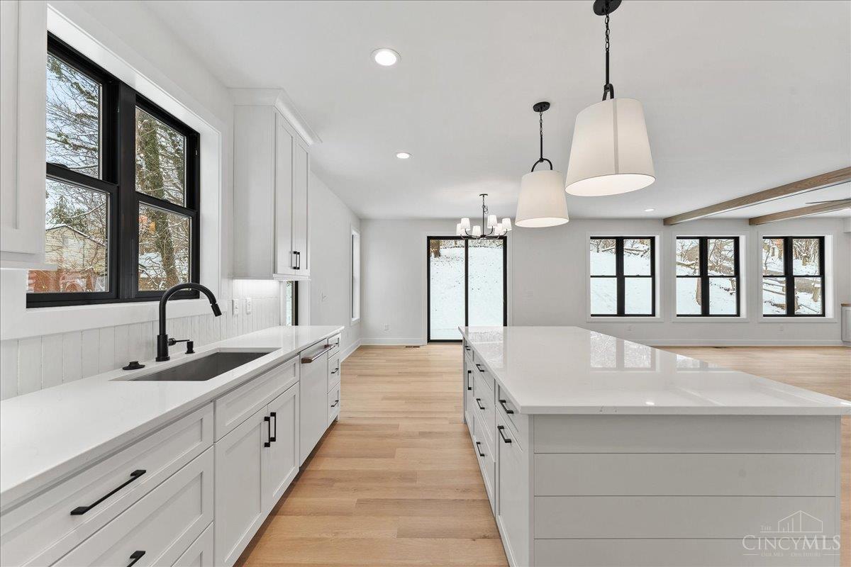 Blue Ash, Ohio, 45241, United States, 4 Bedrooms Bedrooms, ,4 BathroomsBathrooms,Residential,For Sale,2001661