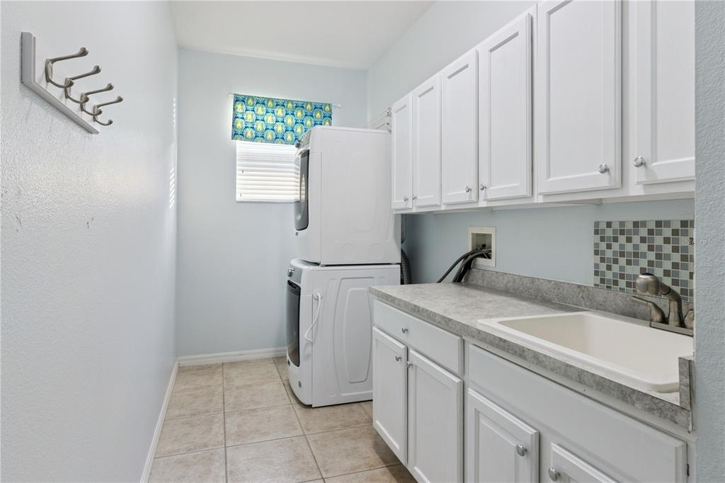 Apopka, Florida, 32712, United States, 5 Bedrooms Bedrooms, ,3 BathroomsBathrooms,Residential,For Sale,2003317