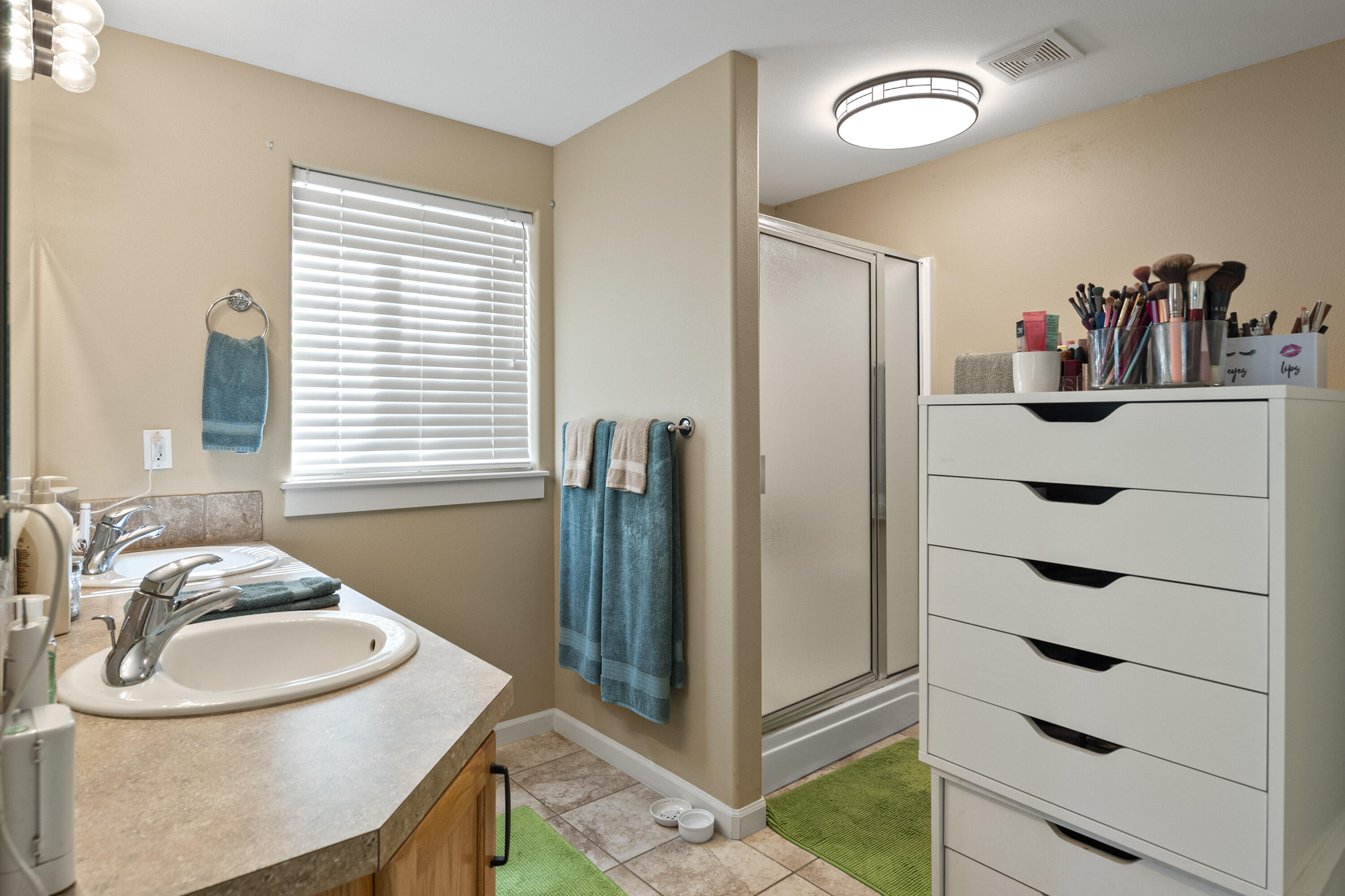 Prineville, Oregon, 97754, United States, 3 Bedrooms Bedrooms, ,2 BathroomsBathrooms,Residential,For Sale,1931921