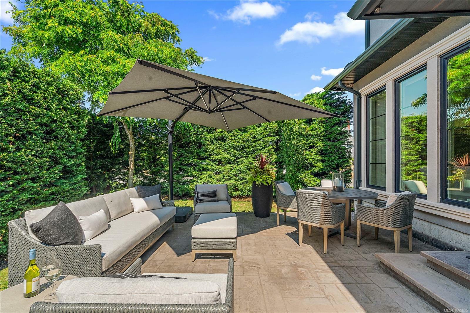 OAK BAY, British Columbia, V8R 3L8, CA, 6 Bedrooms Bedrooms, ,Residential,For Sale,1875057