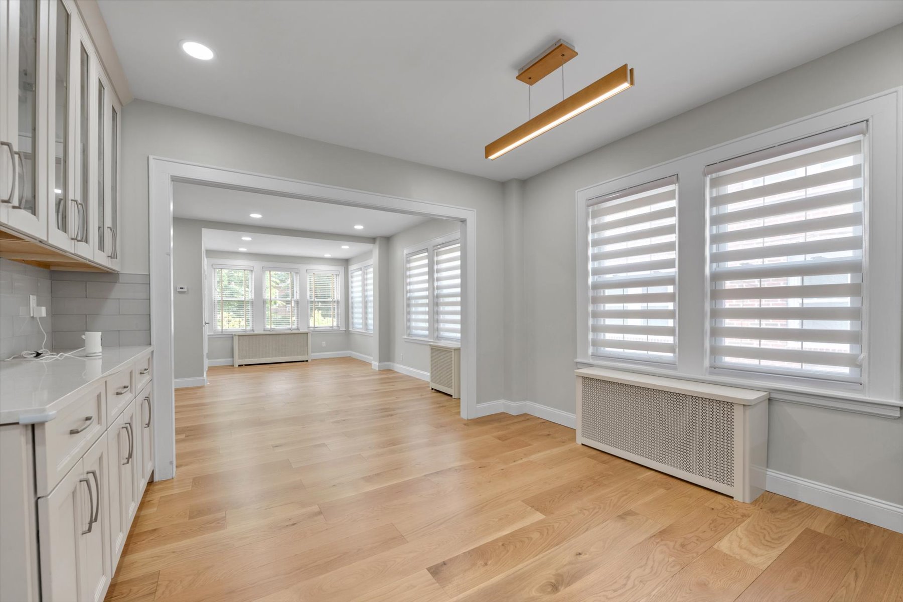  ?REMARKABLY RENOVATED SEMI DETACHED HOME IN FOREST HILLS HILLS? - 物件實景