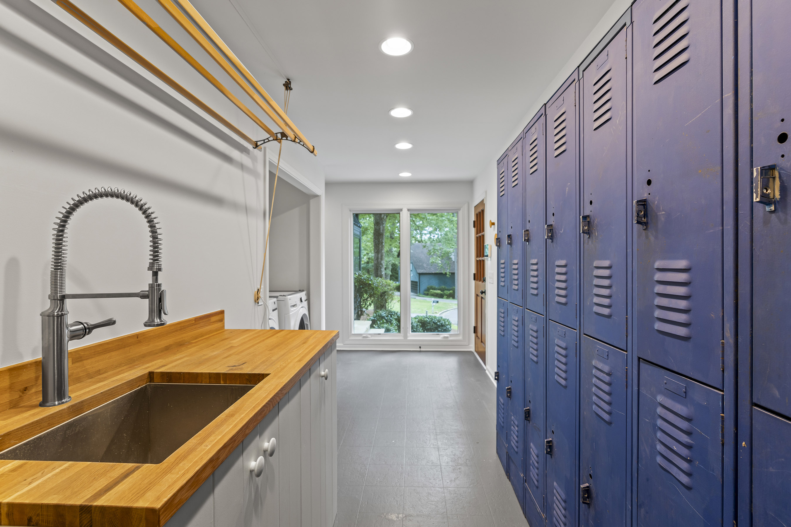  A Perfect Blend: Modern Updates in a Traditional Woodland Forest Home - 物件實景