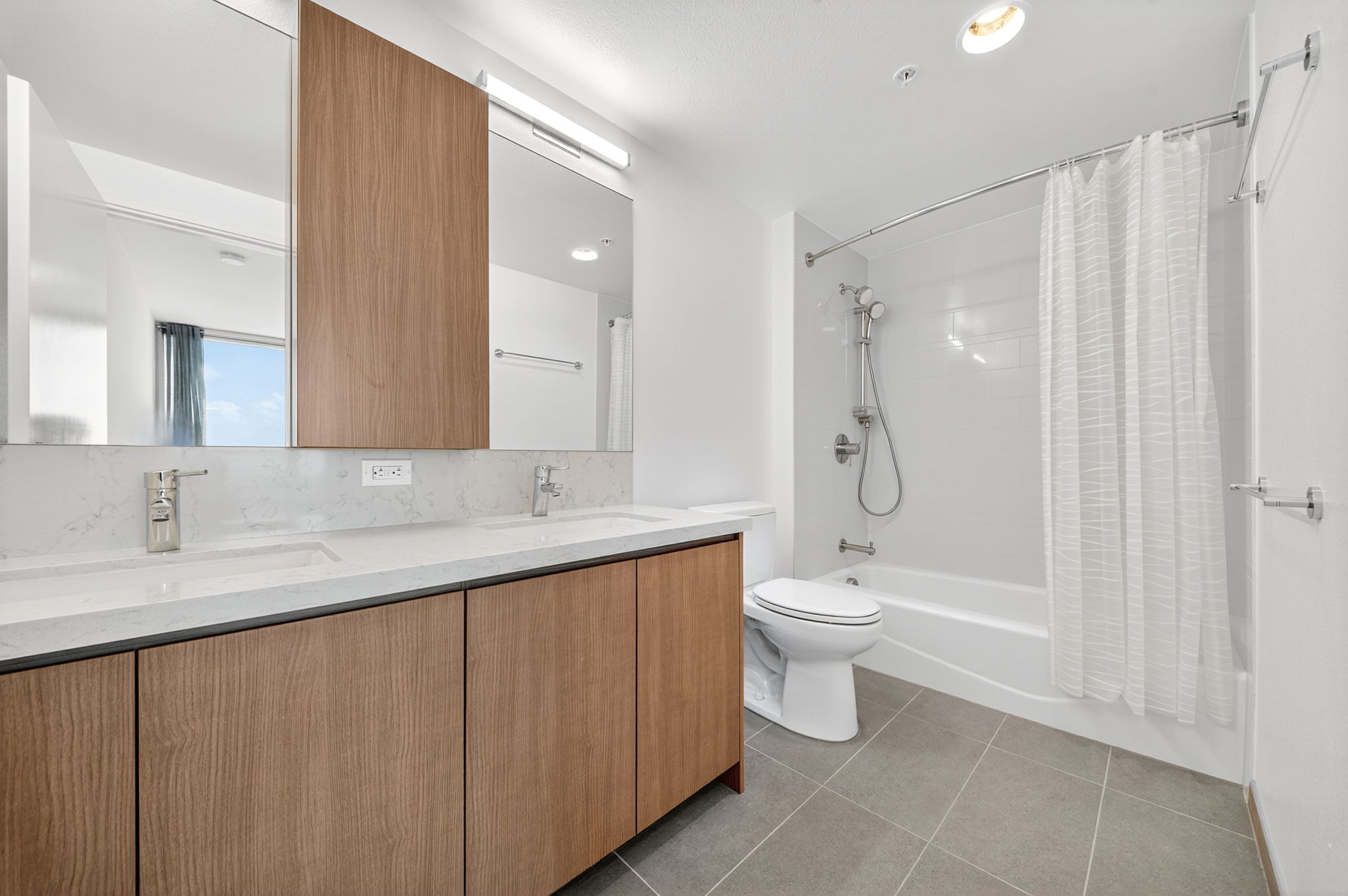 Honolulu, Hawaii, 96814, United States, 2 Bedrooms Bedrooms, ,2 BathroomsBathrooms,Residential,For Sale,1990475